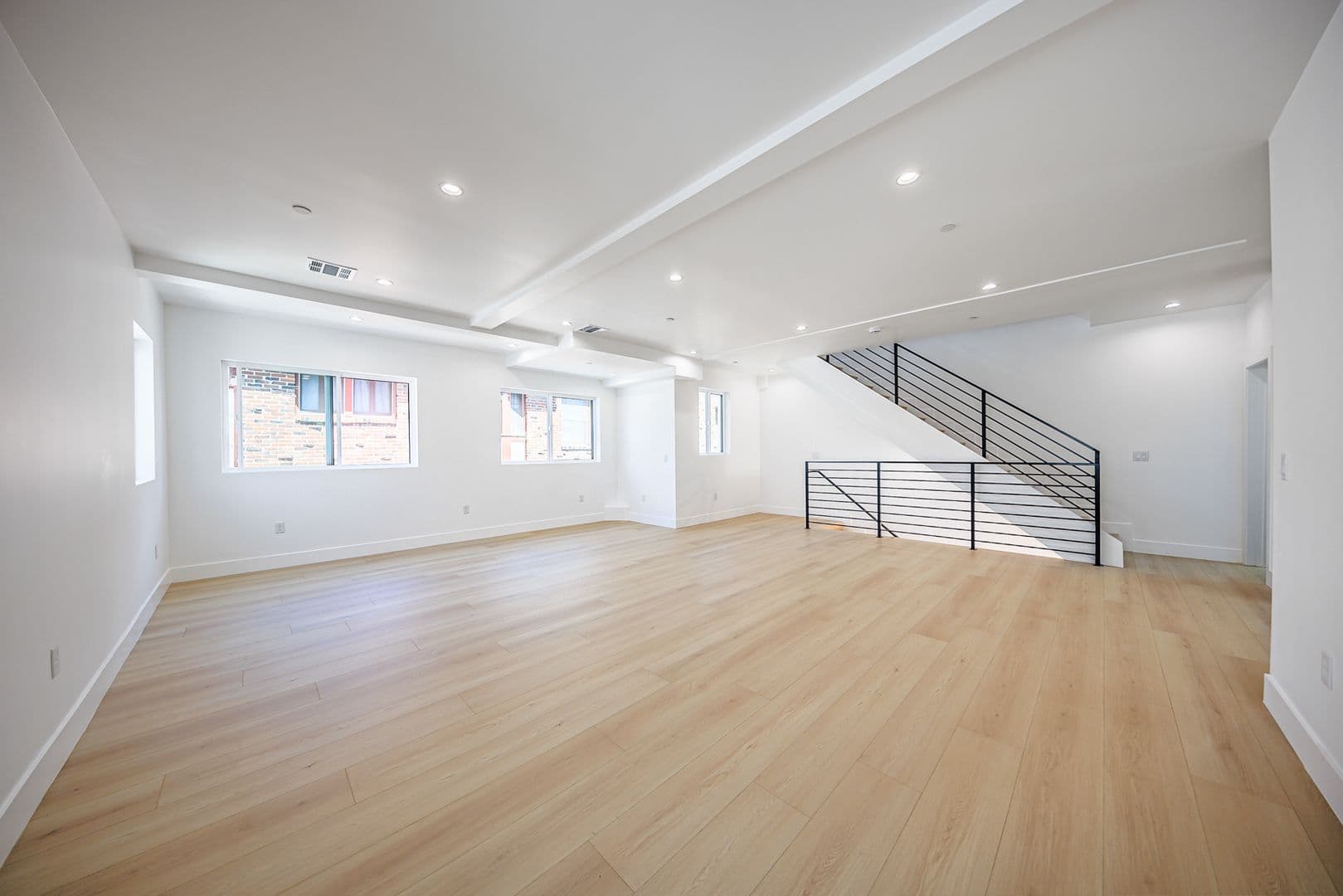 Los Angeles Apartment: 1259 S. Longwood Ave