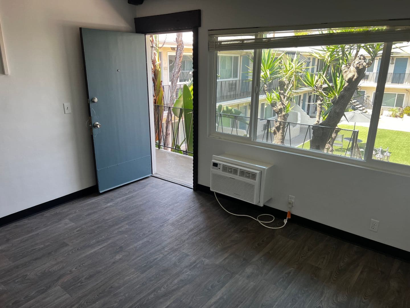 Burbank Apartment: 2615 W Olive Ave