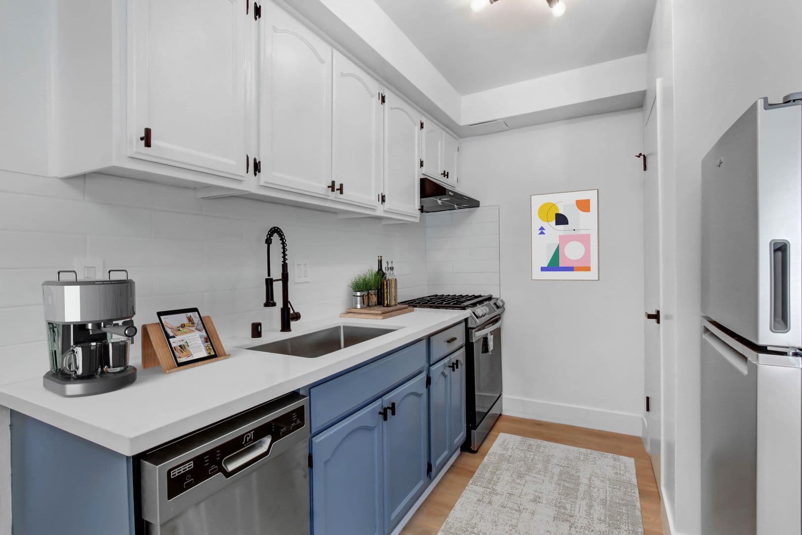 Burbank Apartment: 1300 W Olive Ave