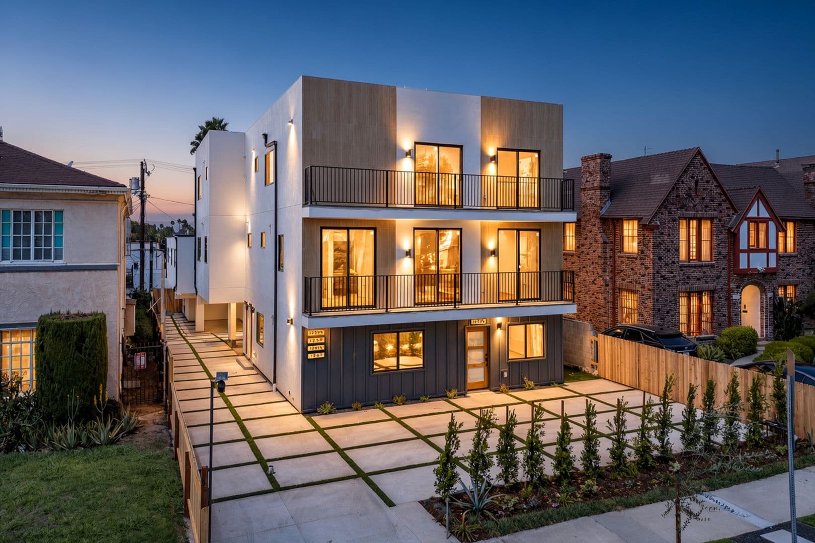 Los Angeles Apartment: 1259 S. Longwood Ave