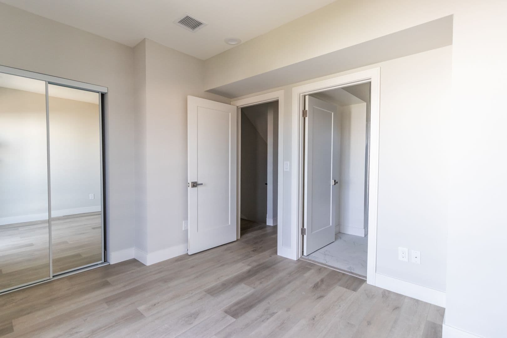 North Hollywood Townhome: 5132 Riverton Ave