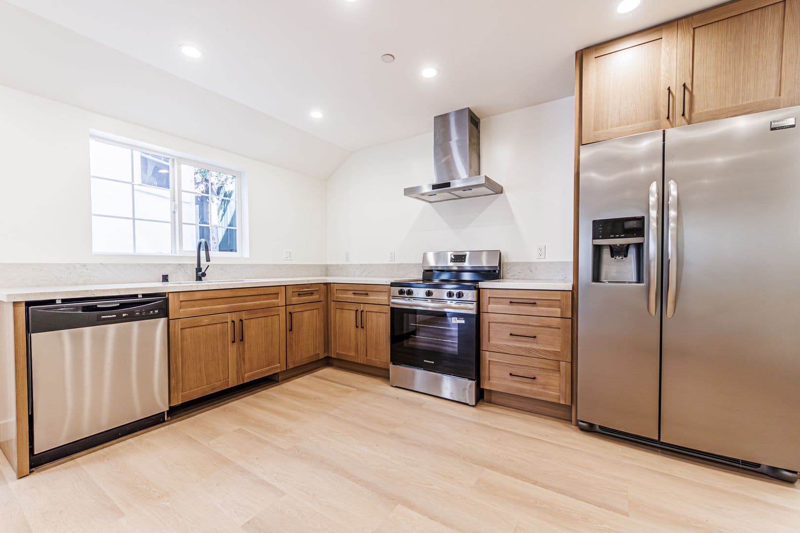 Los Angeles Apartment: 4220 W Adams Blvd