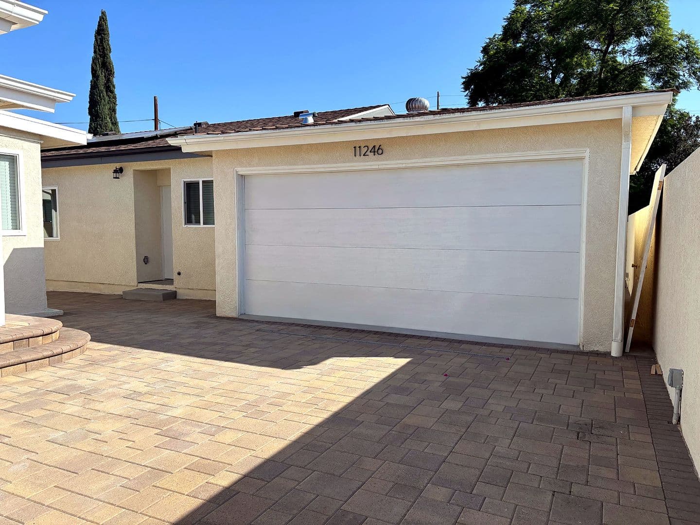 Sun Valley House: 11246 Lull Street