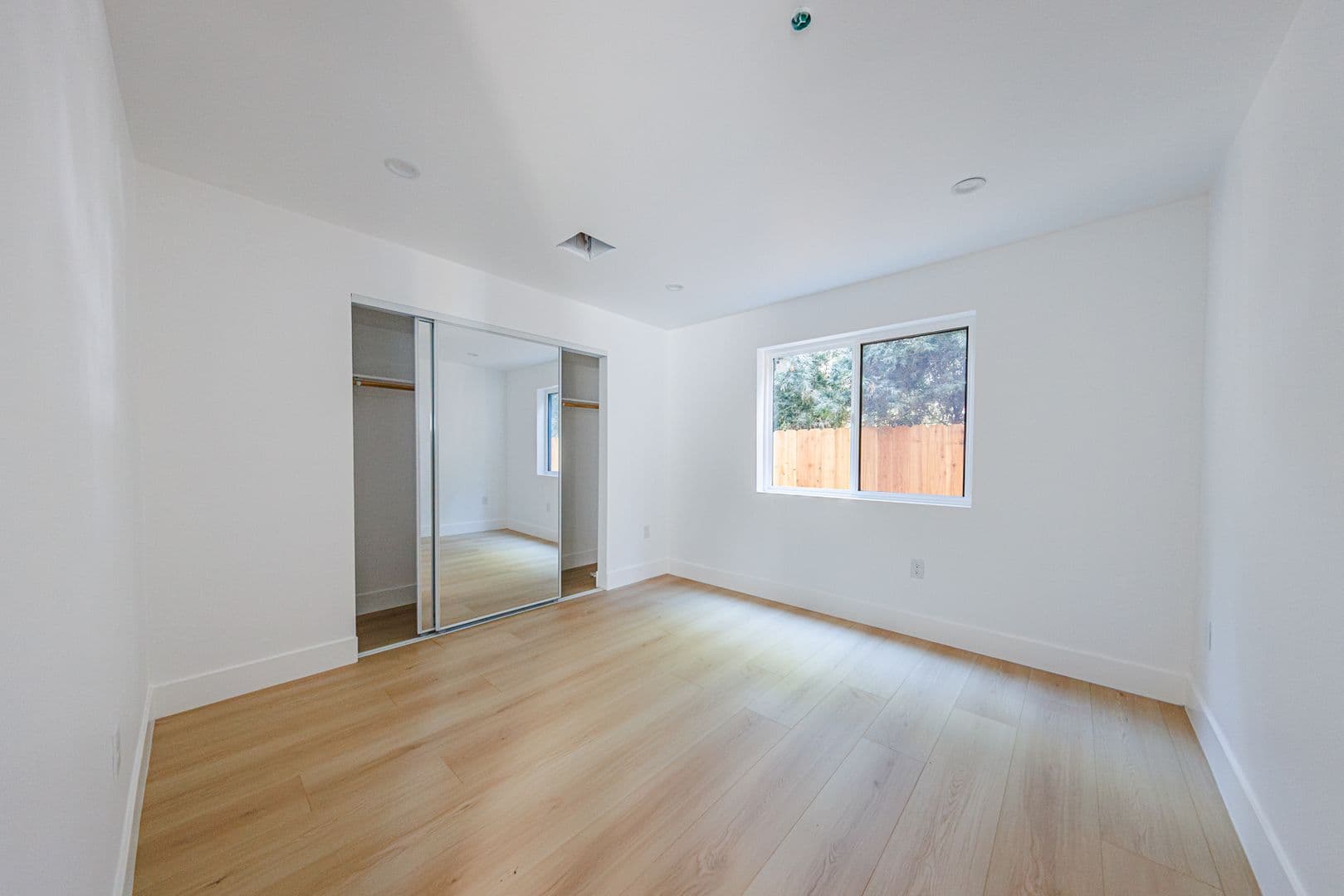 Los Angeles Apartment: 3442 West Blvd