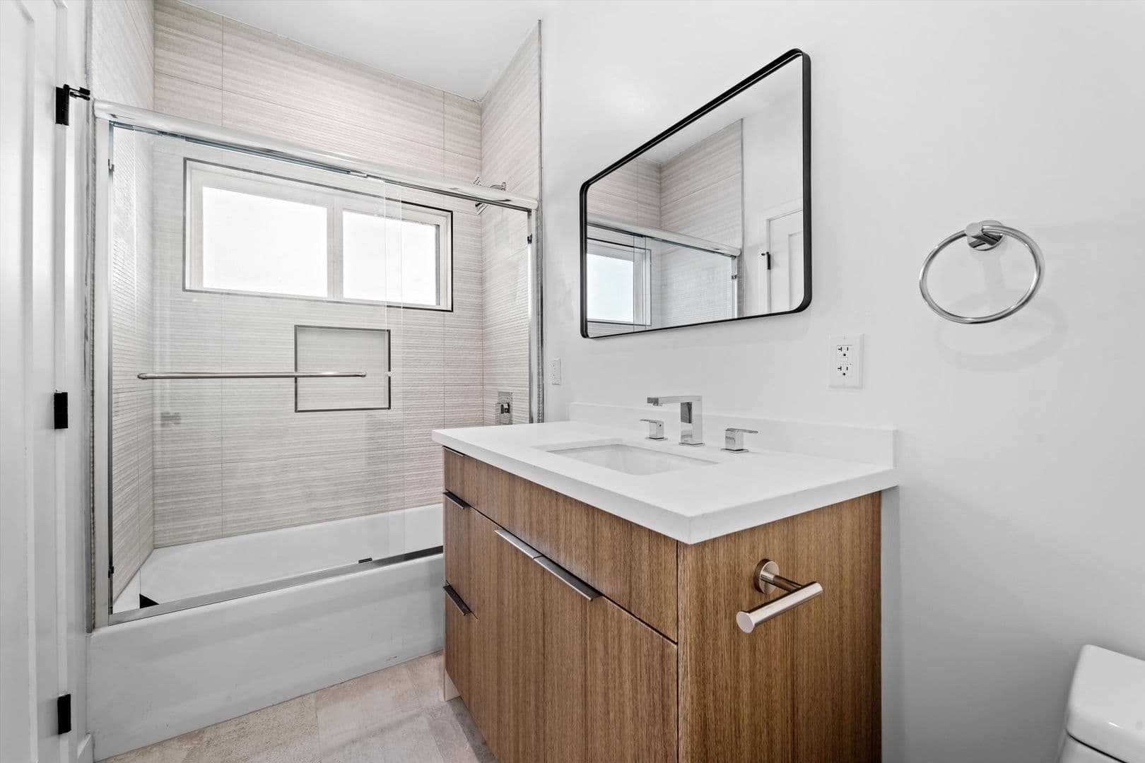 Los Angeles Apartment: 4654 Lomita St