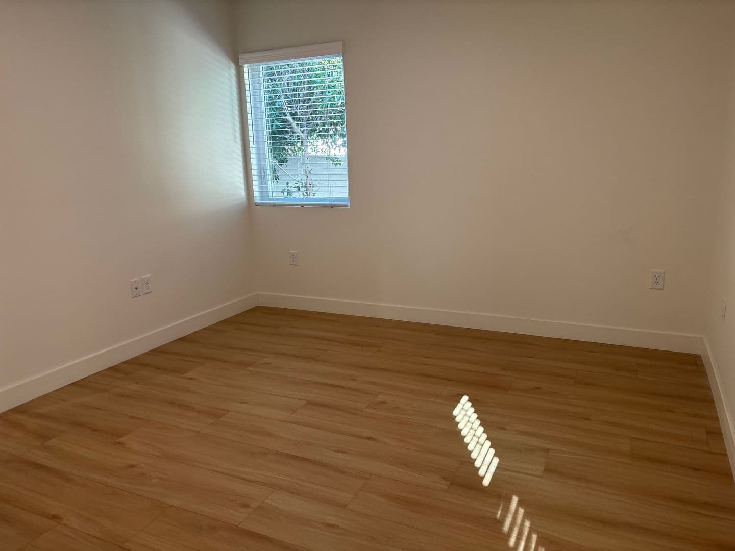 Sun Valley House: 11246 Lull Street