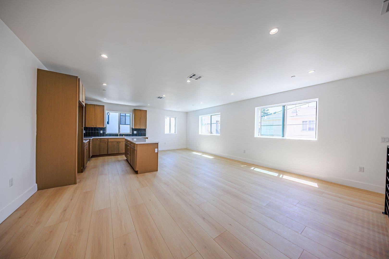Los Angeles Apartment: 1259 S. Longwood Ave