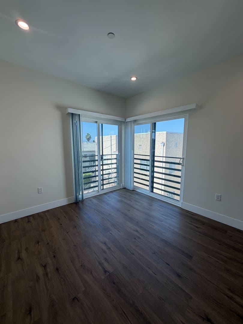 Los Angeles Apartment: 4512 St. Elmo Dr