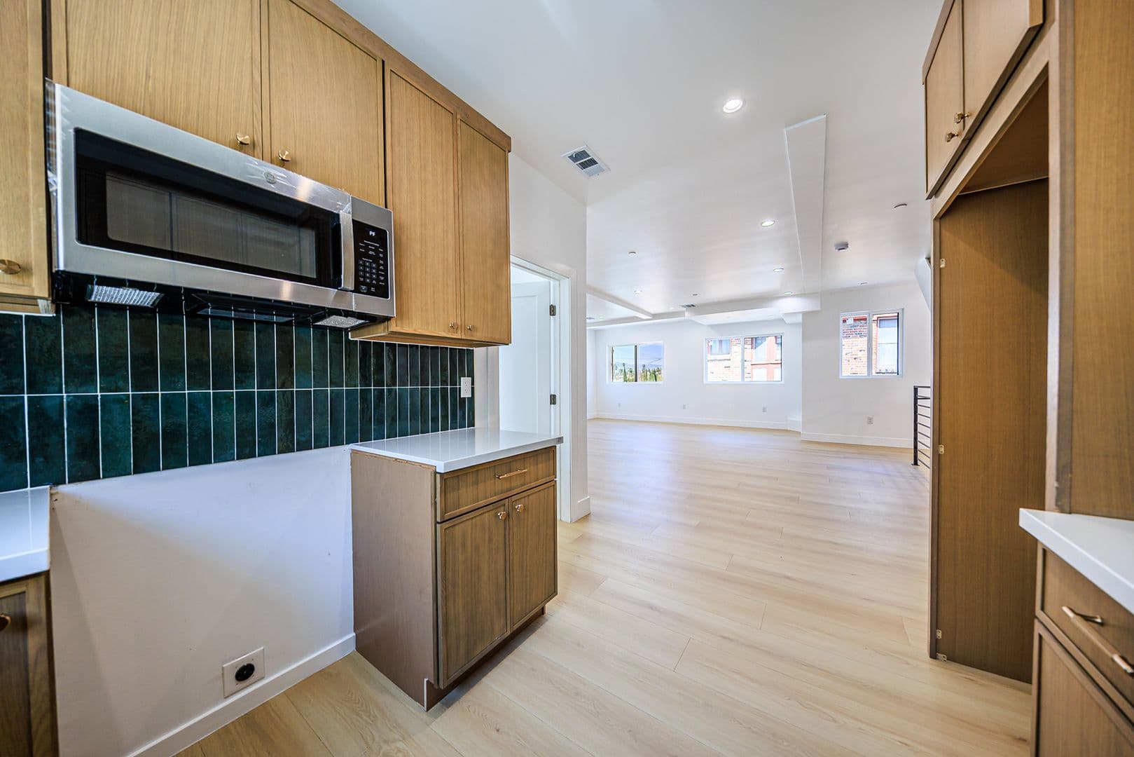 Los Angeles Apartment: 1259 S. Longwood Ave