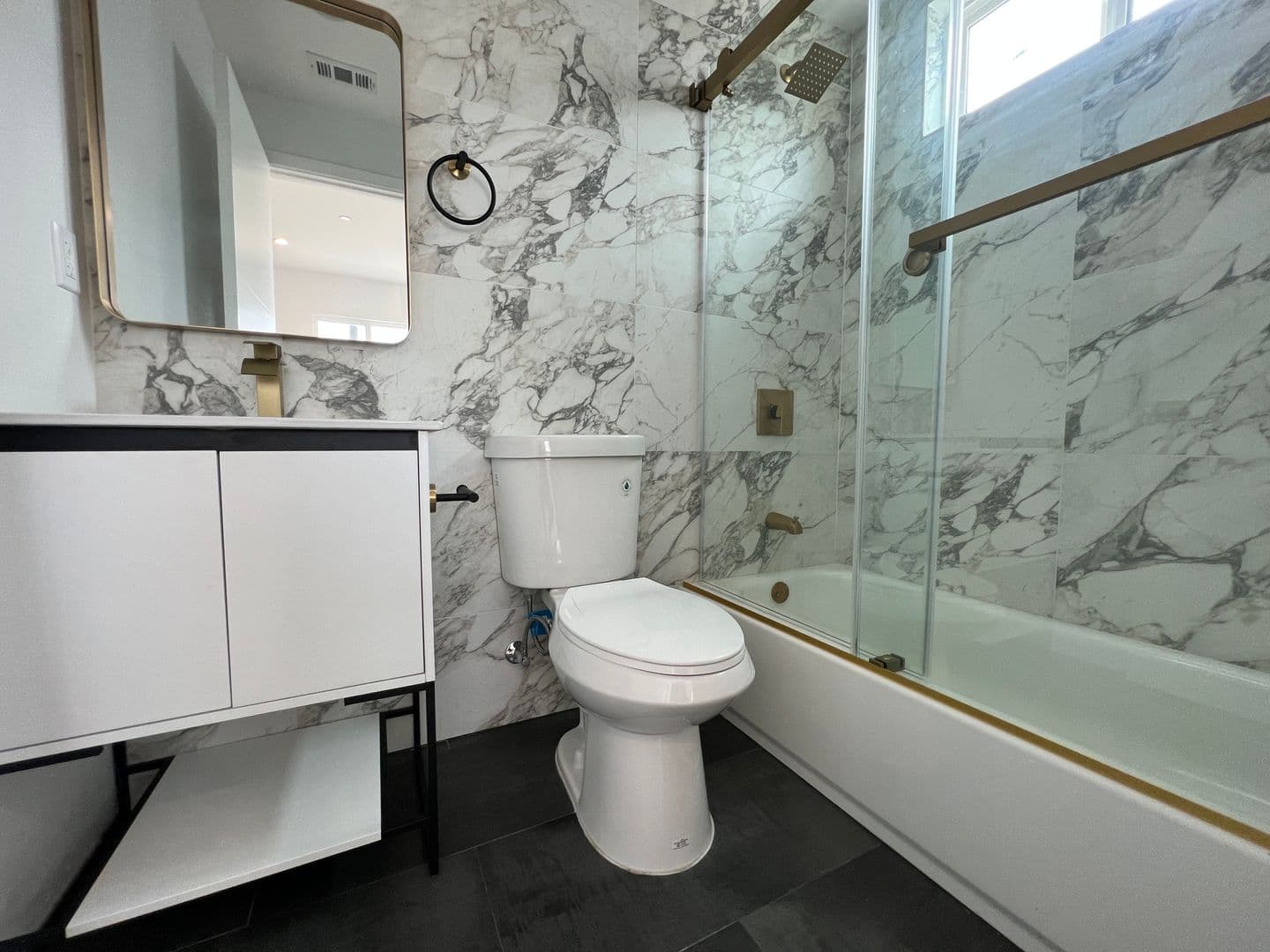 Los Angeles Apartment: 5526 Blackwelder St