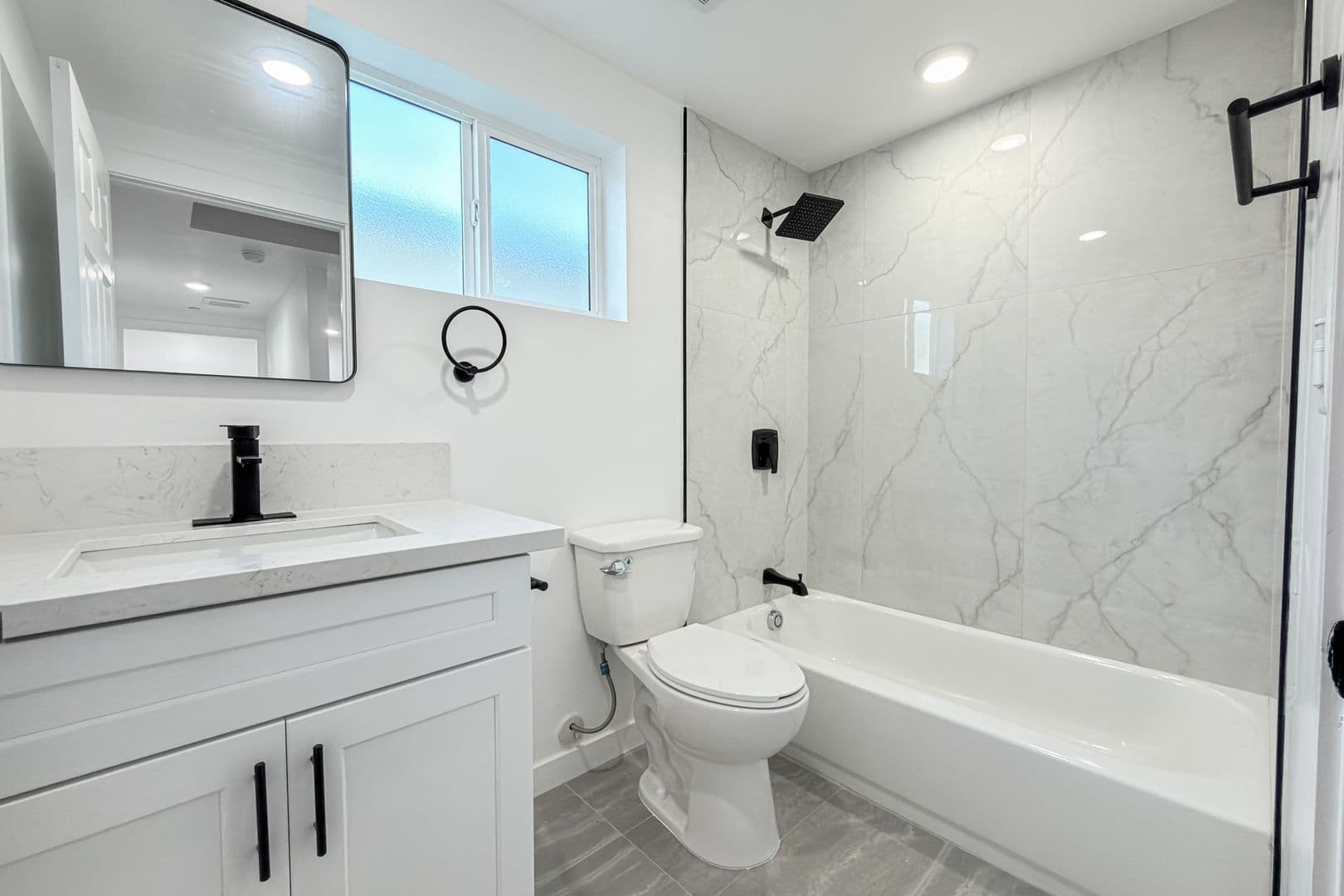 Los Angeles Apartment: 442 E 118th St