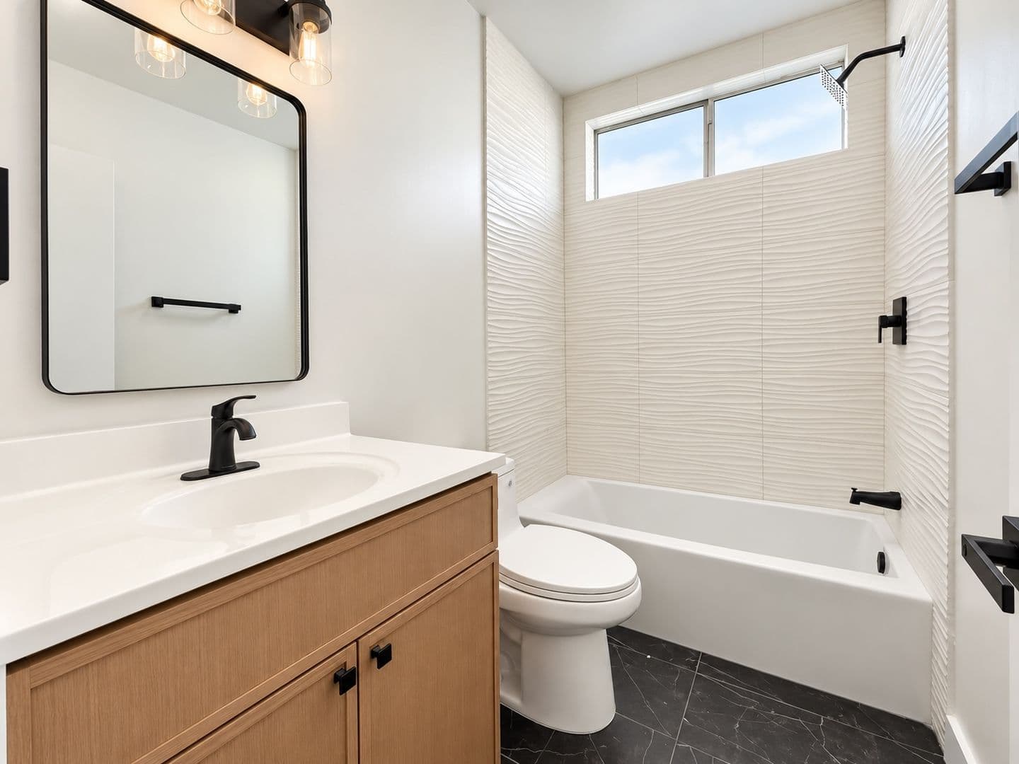 Los Angeles Apartment: 3346 S Canfield Ave