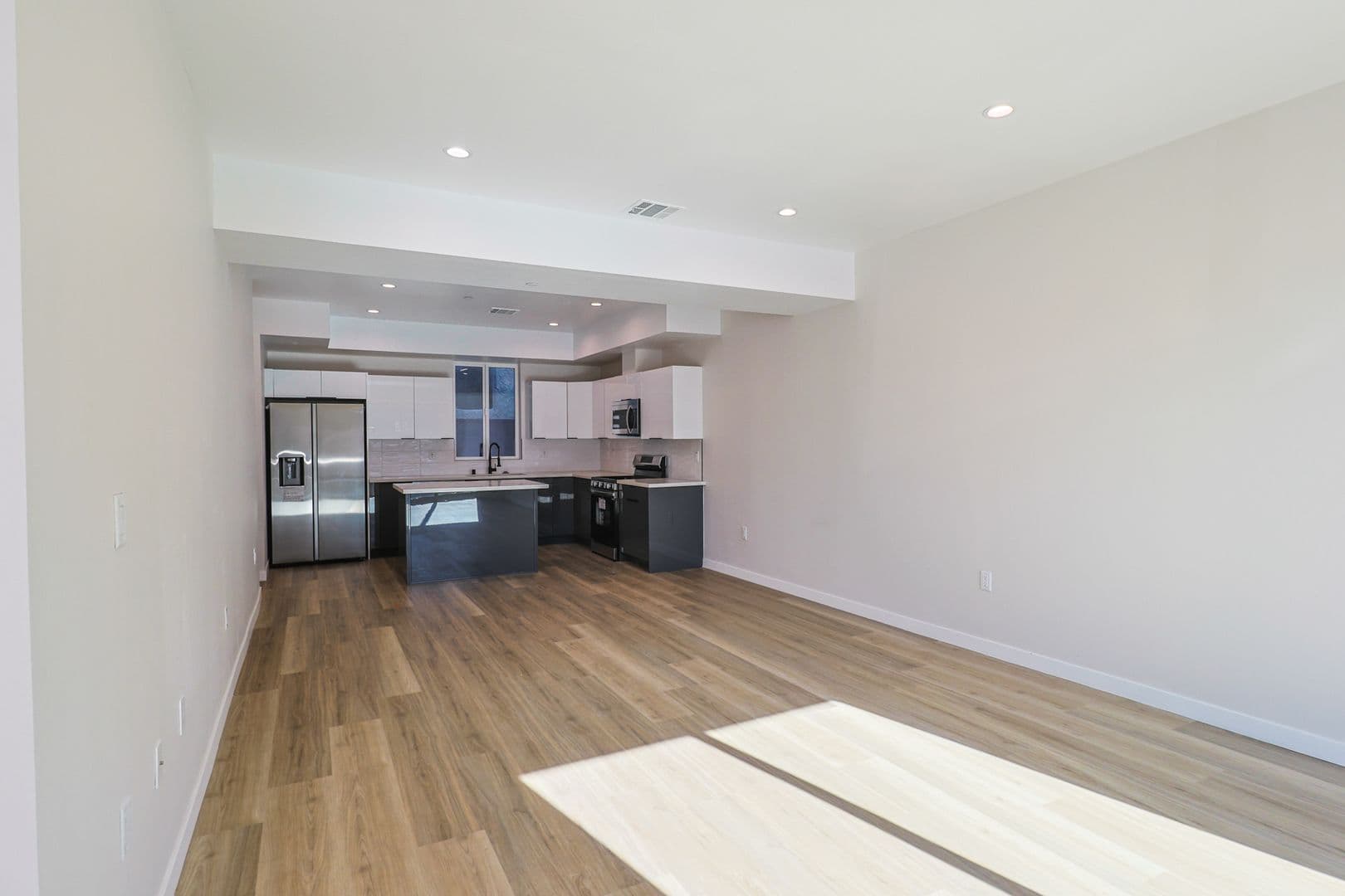 Los Angeles Apartment: 5517 Glennie Ln