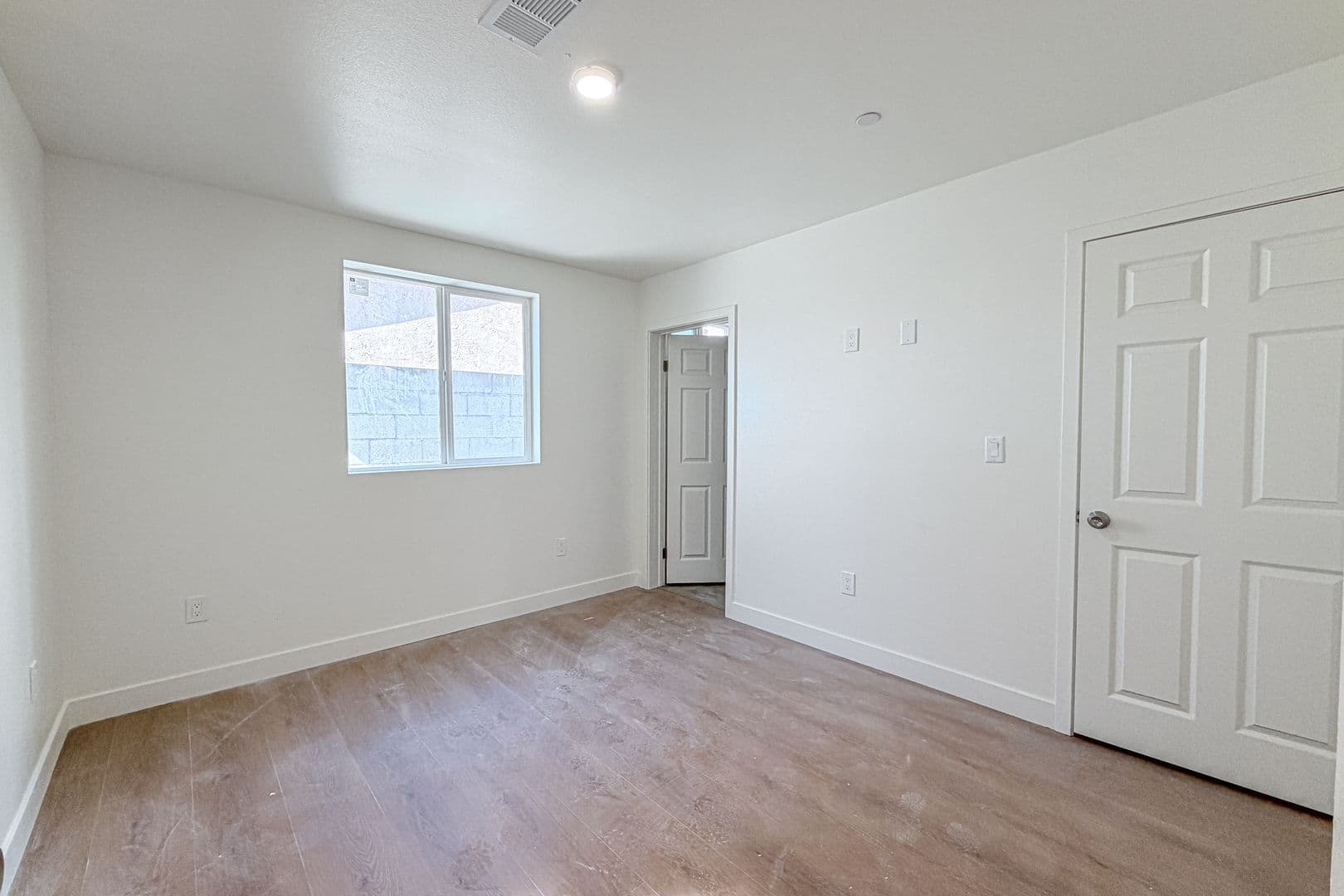 Los Angeles Apartment: 423 E 31st St