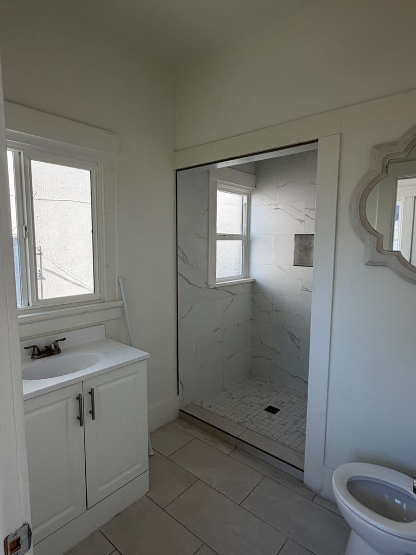 Los Angeles Apartment: 1112 Browning Blvd