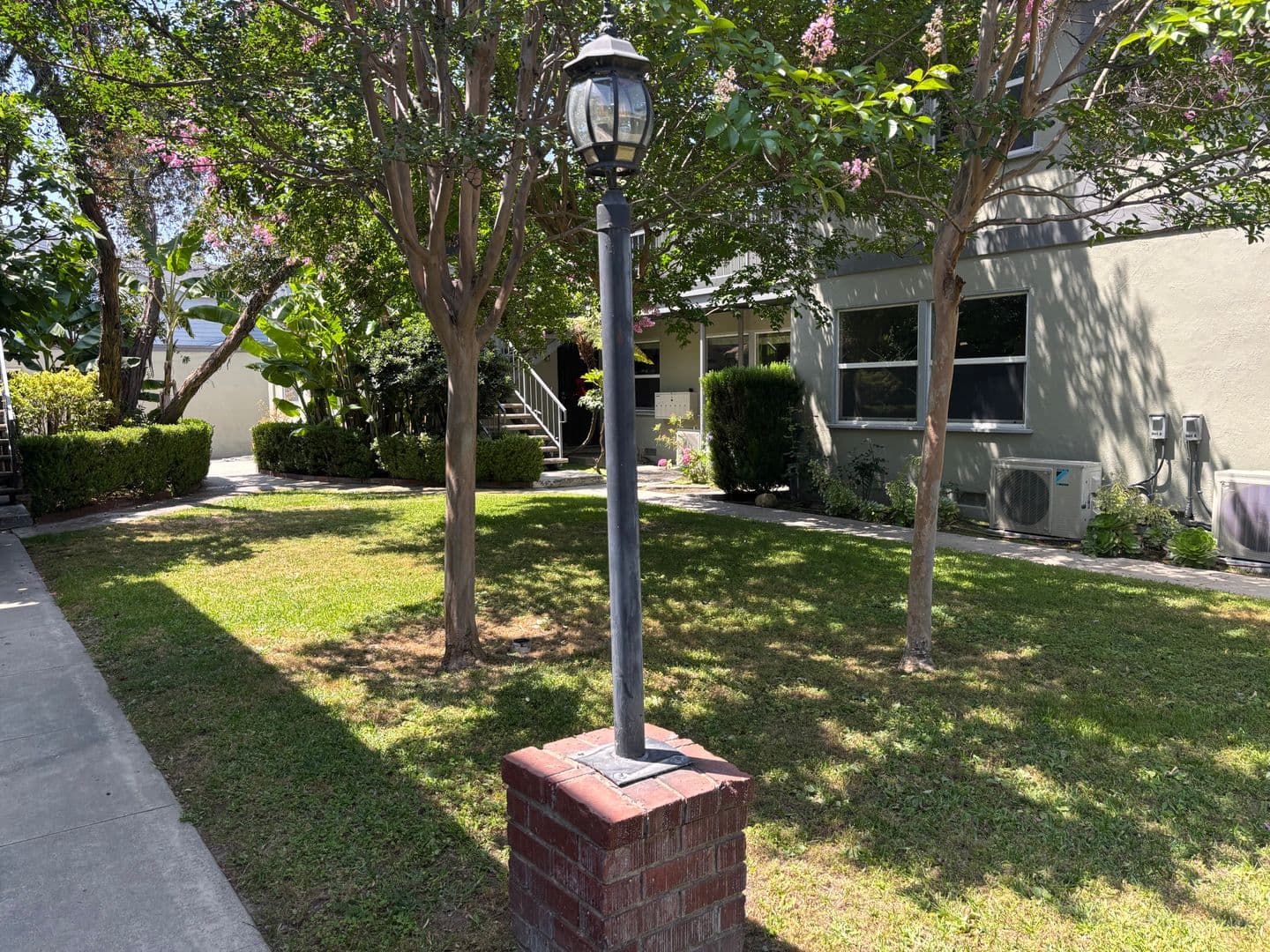 Burbank Apartment: 3718 W Chandler Blvd