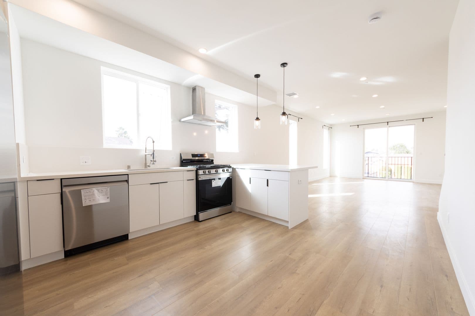 Los Angeles Apartment: 4514 Lomita St