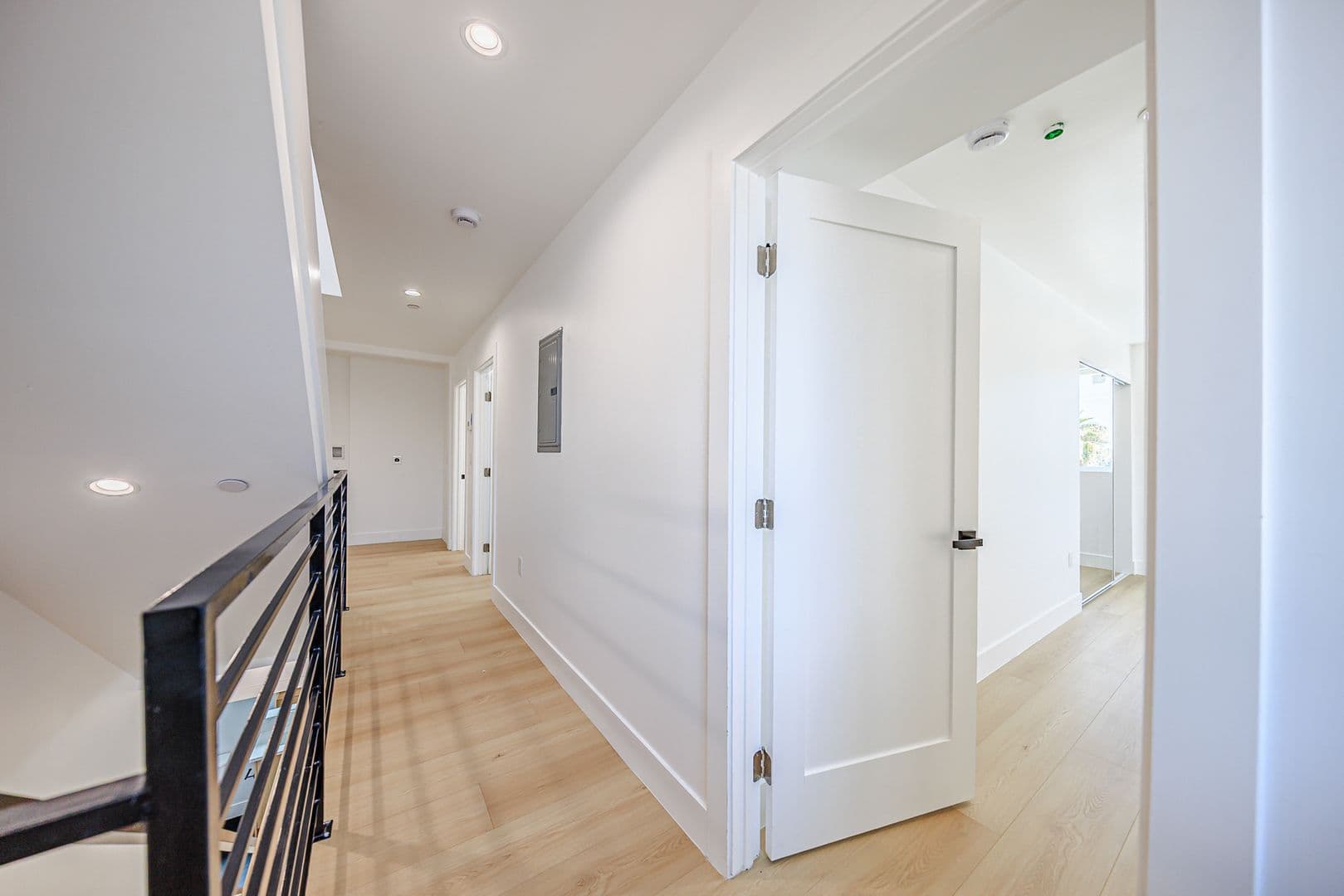 Los Angeles Apartment: 1259 S. Longwood Ave