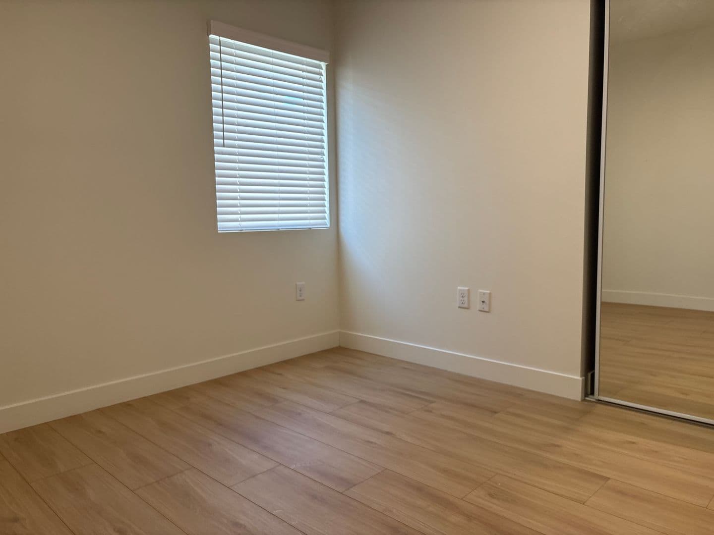 Sun Valley House: 11246 Lull Street