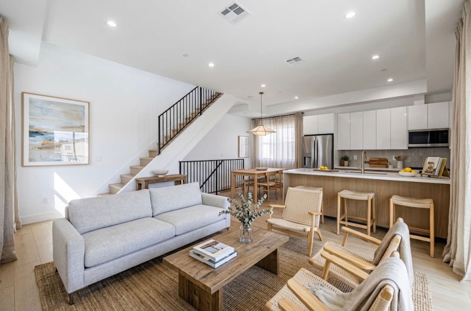 Sherman Oaks Apartment: 5931 Woodman Ave