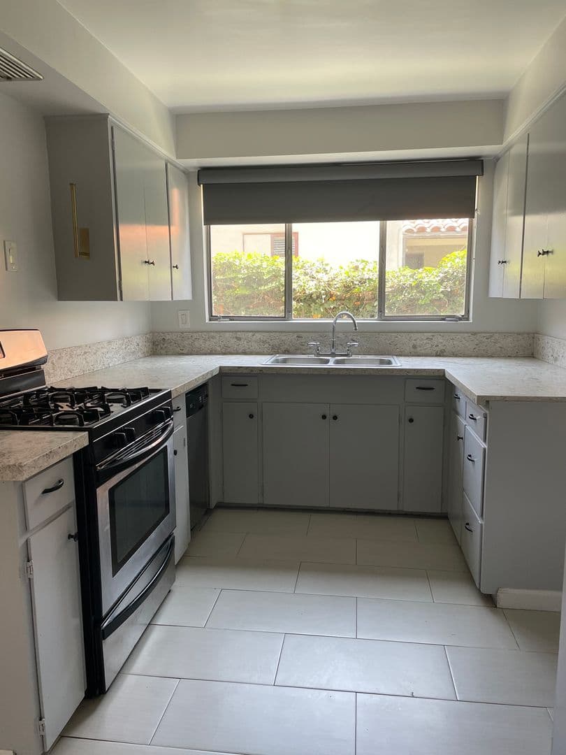 Pasadena Apartment: 295 W California Blvd