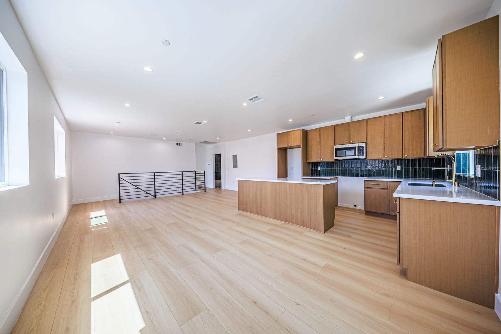 Los Angeles Apartment: 1259 S. Longwood Ave