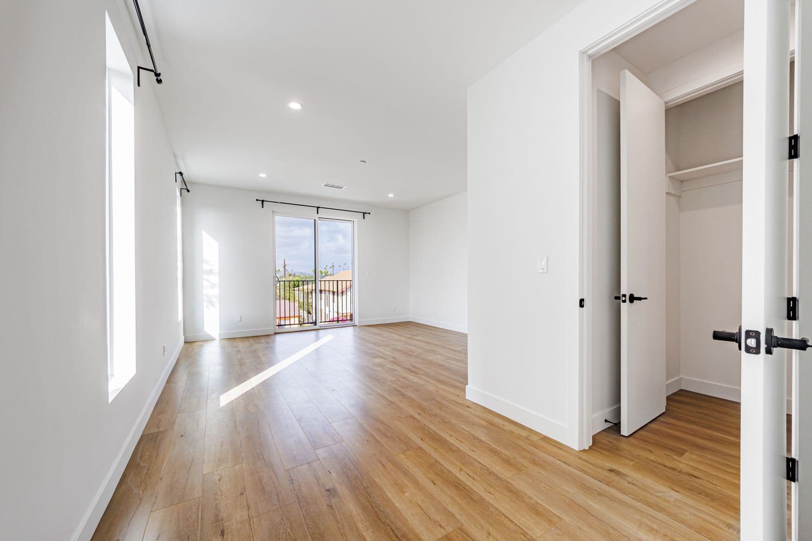 Los Angeles Apartment: 4514 Lomita St
