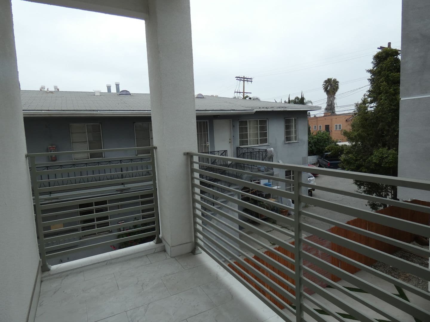 Los Angeles Apartment: 1628 S La Brea Ave
