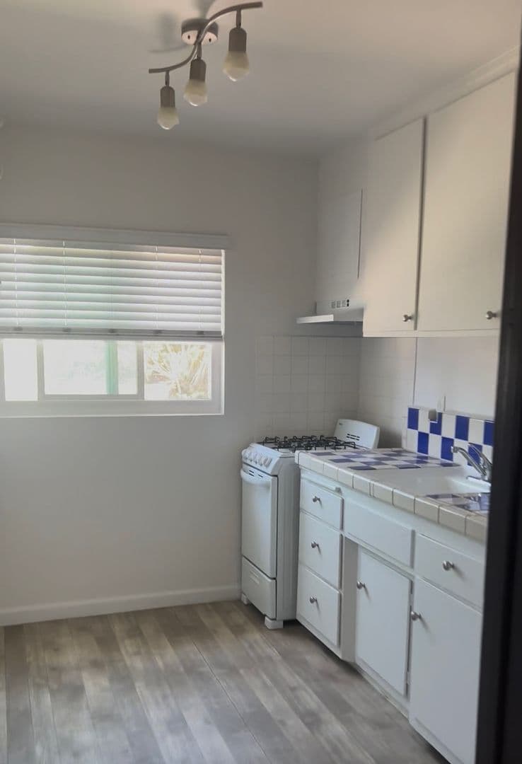 Burbank Apartment: 2615 W Olive Ave