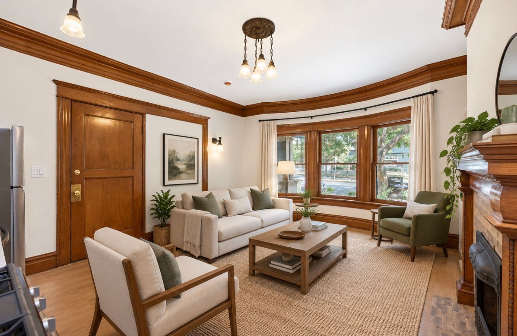 Los Angeles Apartment: 2703 Raymond Ave