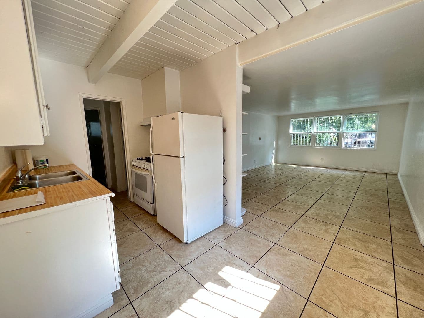 Culver City Apartment: 11515 Bradson Pl