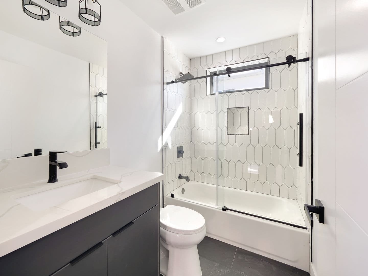 Los Angeles Apartment: 1856 S. Redondo Blvd