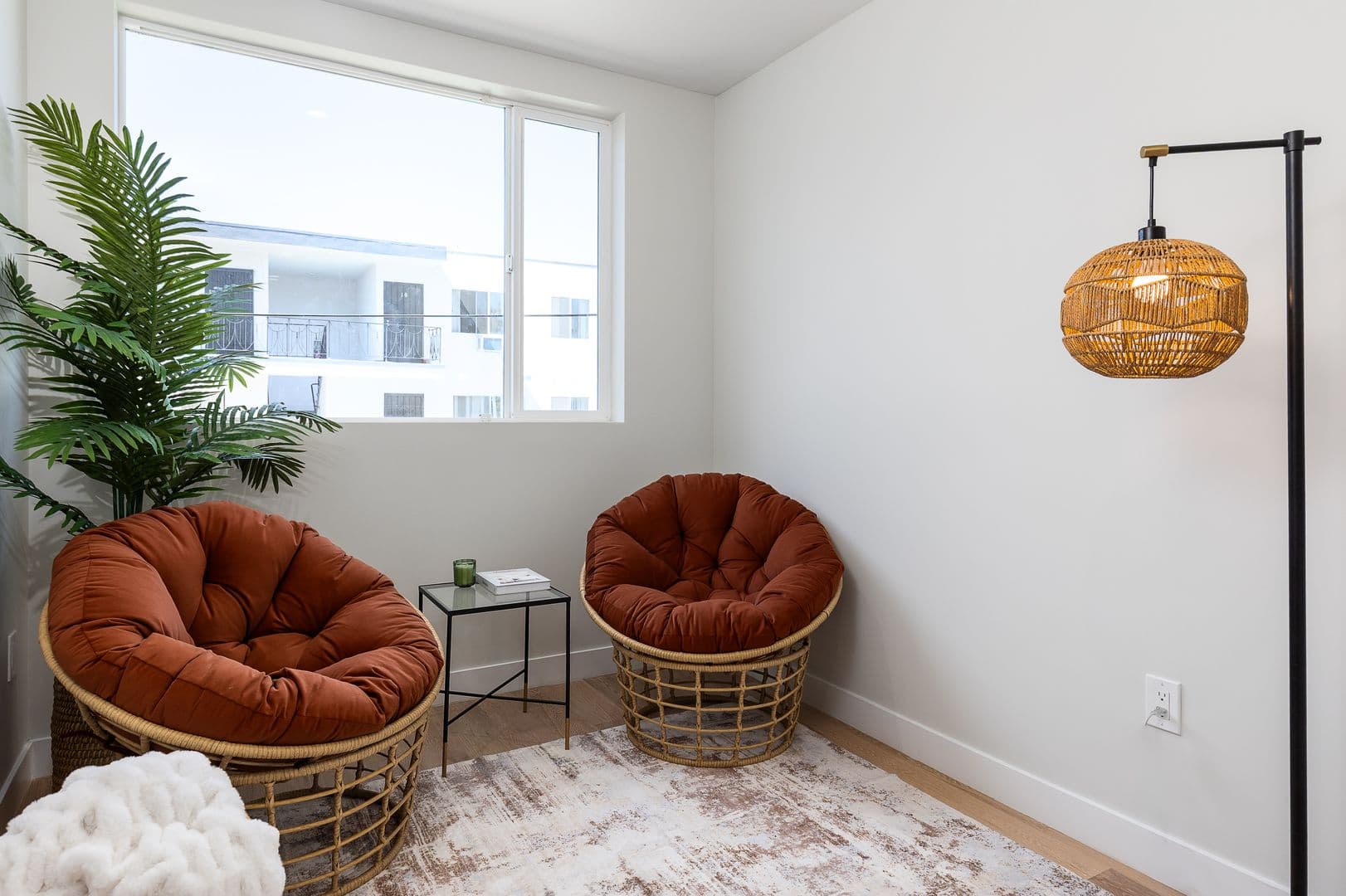 Los Angeles Apartment: 2820 Rowena Ave