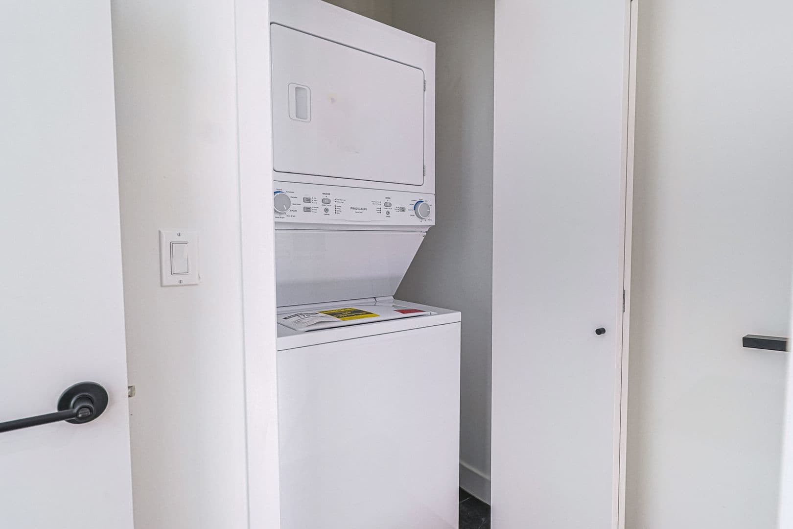 Los Angeles Apartment: 161 S Hoover St