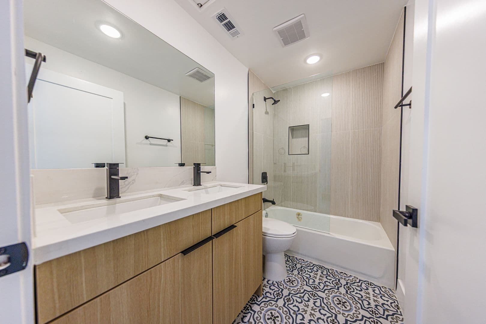 Los Angeles Apartment: 1065 S. Corning St