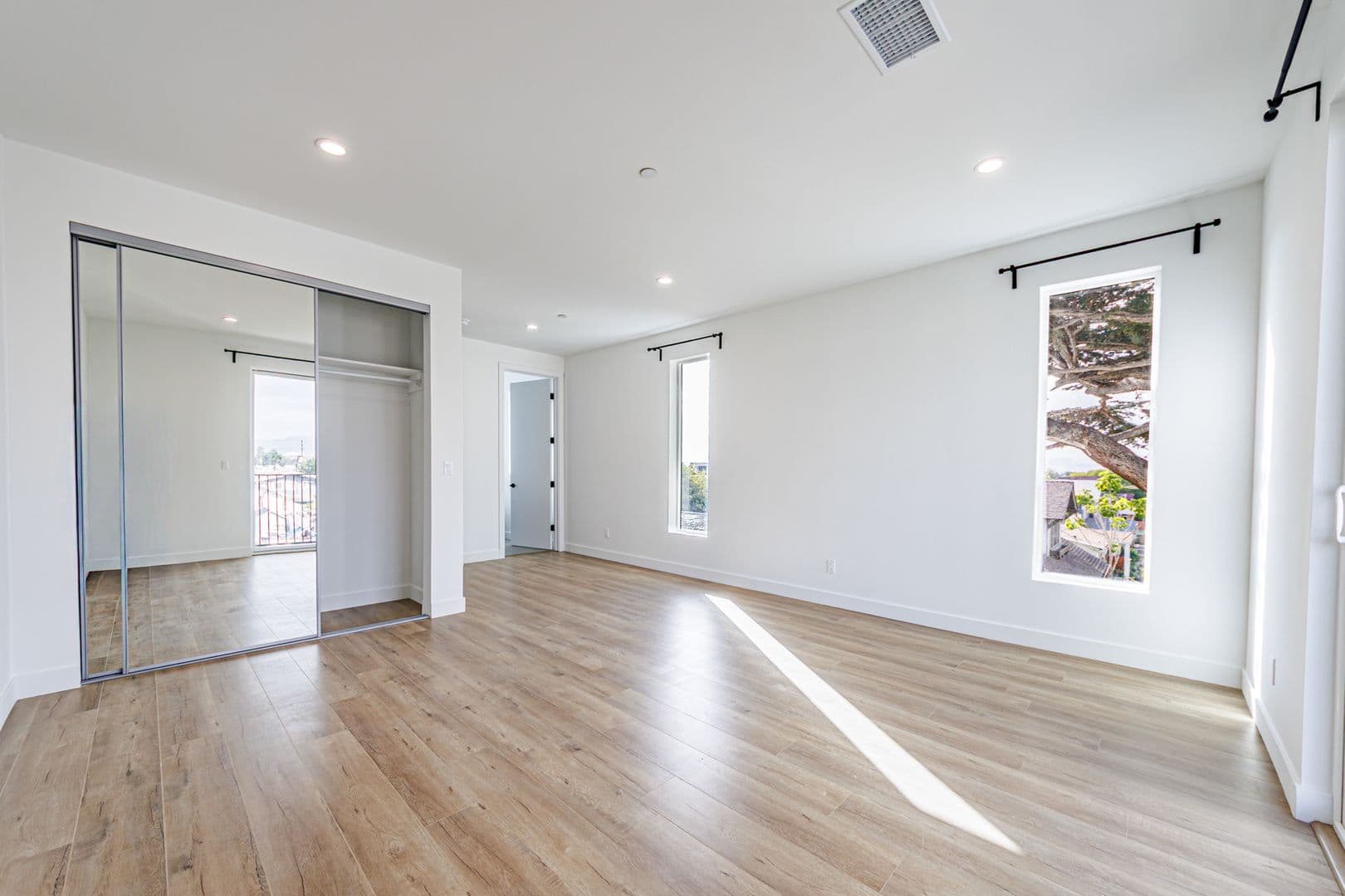 Los Angeles Apartment: 4514 Lomita St