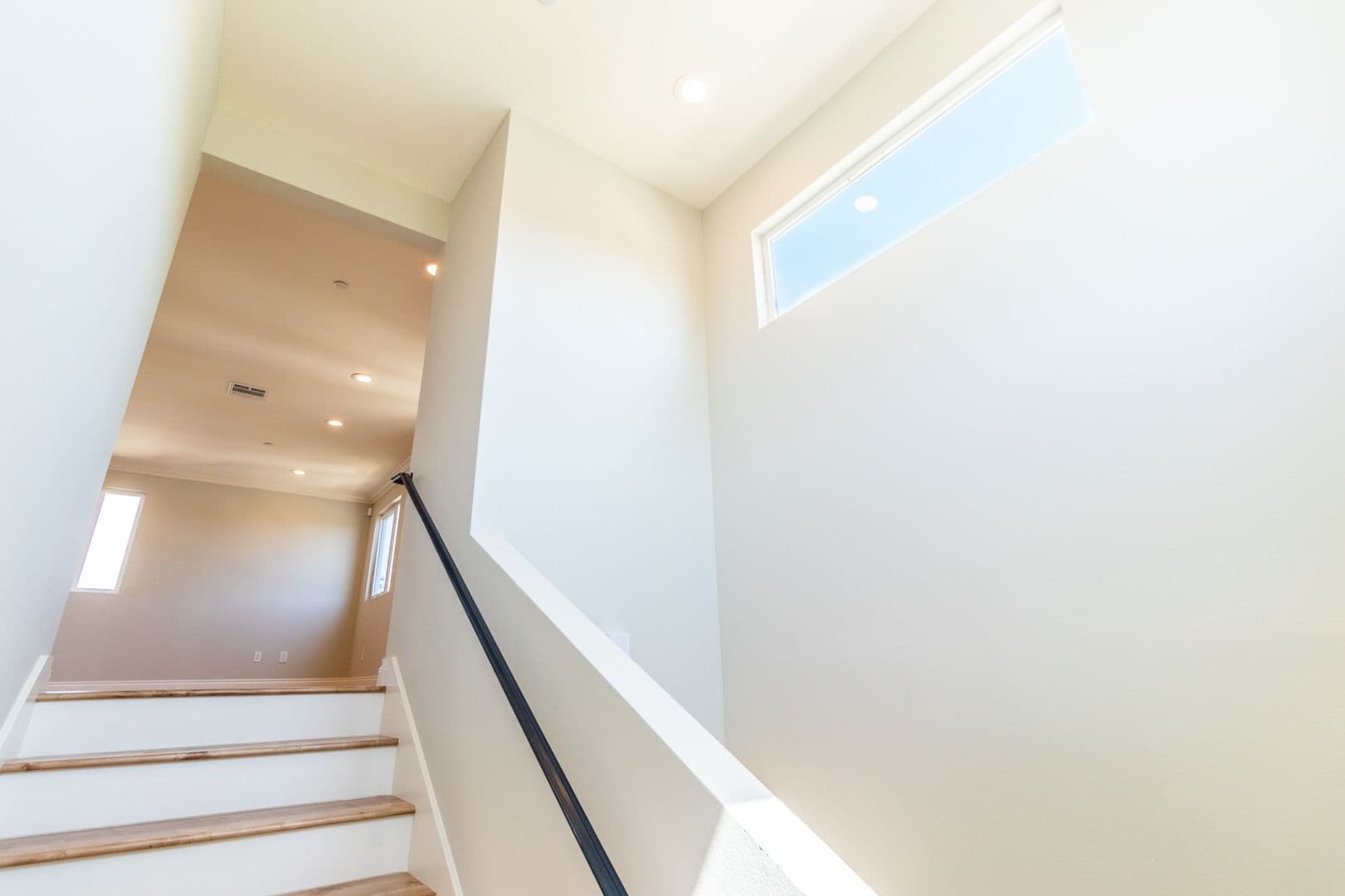 Los Angeles Apartment: 1737 S Longwood Ave