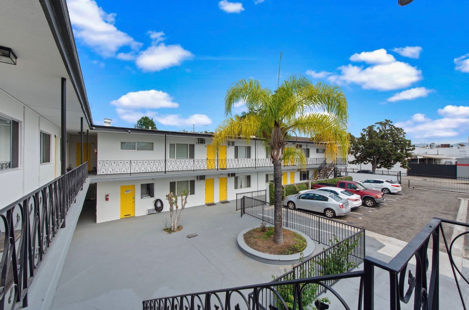 North Hollywood Apartment: 10926 Hortense St