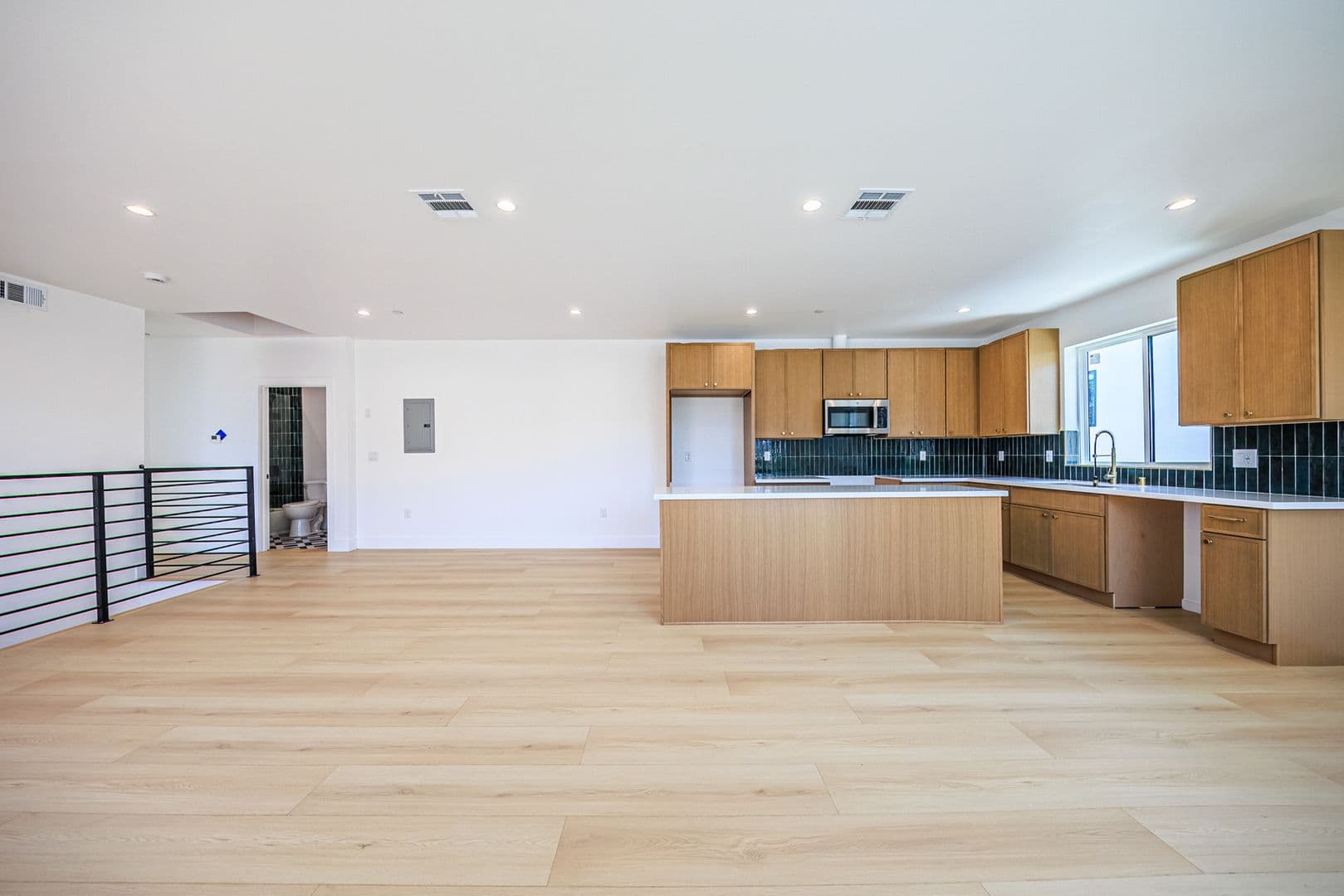 Los Angeles Apartment: 1259 S. Longwood Ave