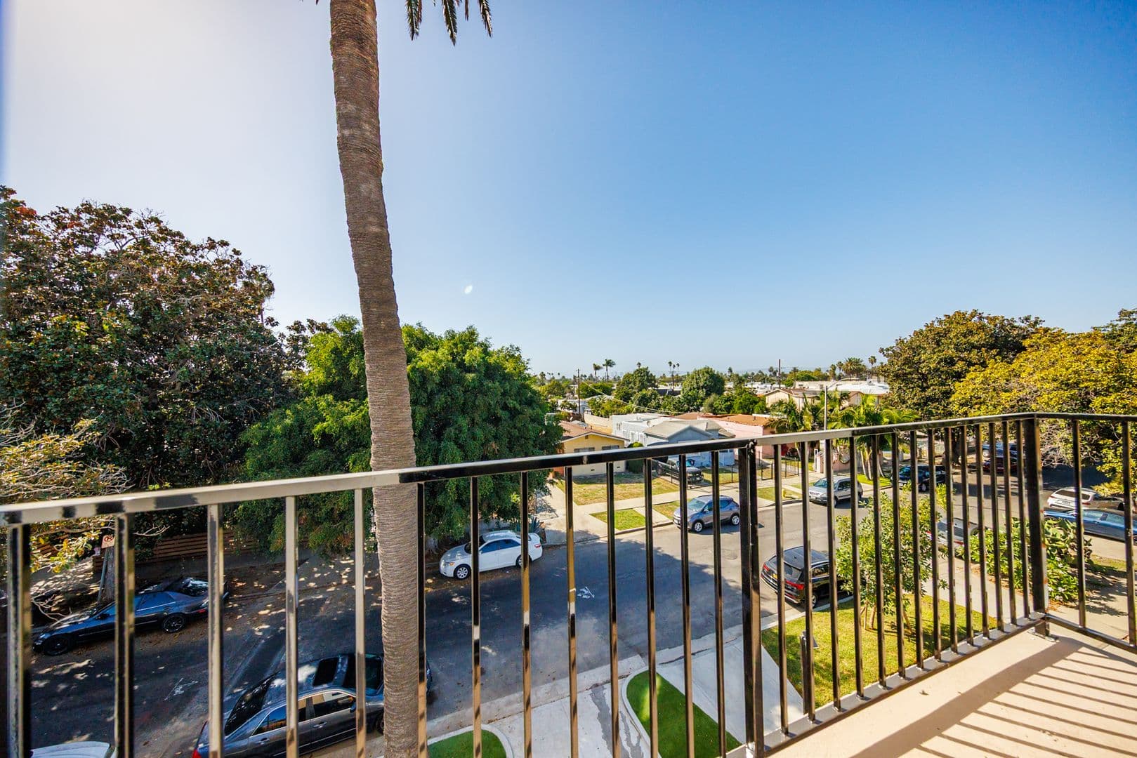 Los Angeles Apartment: 3442 West Blvd