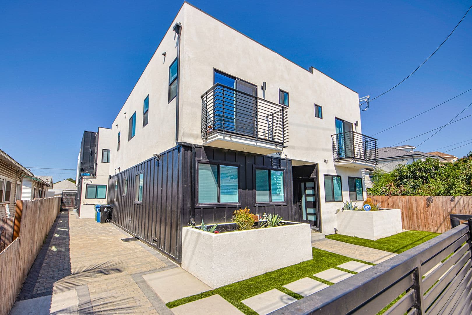 Los Angeles Apartment: 1731 S New Hampshire Ave