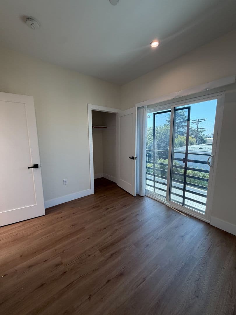 Los Angeles Apartment: 4512 St. Elmo Dr