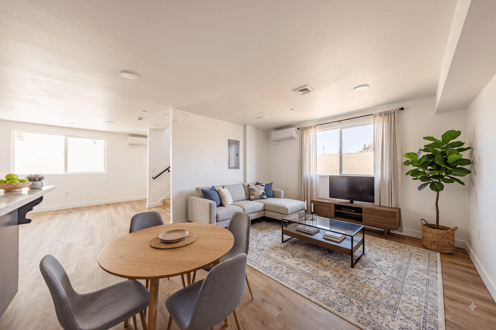 Los Angeles Townhome: 5327 Geer St