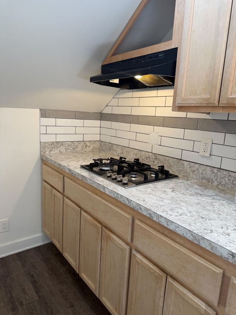 Los Angeles Apartment: 1112 Browning Blvd