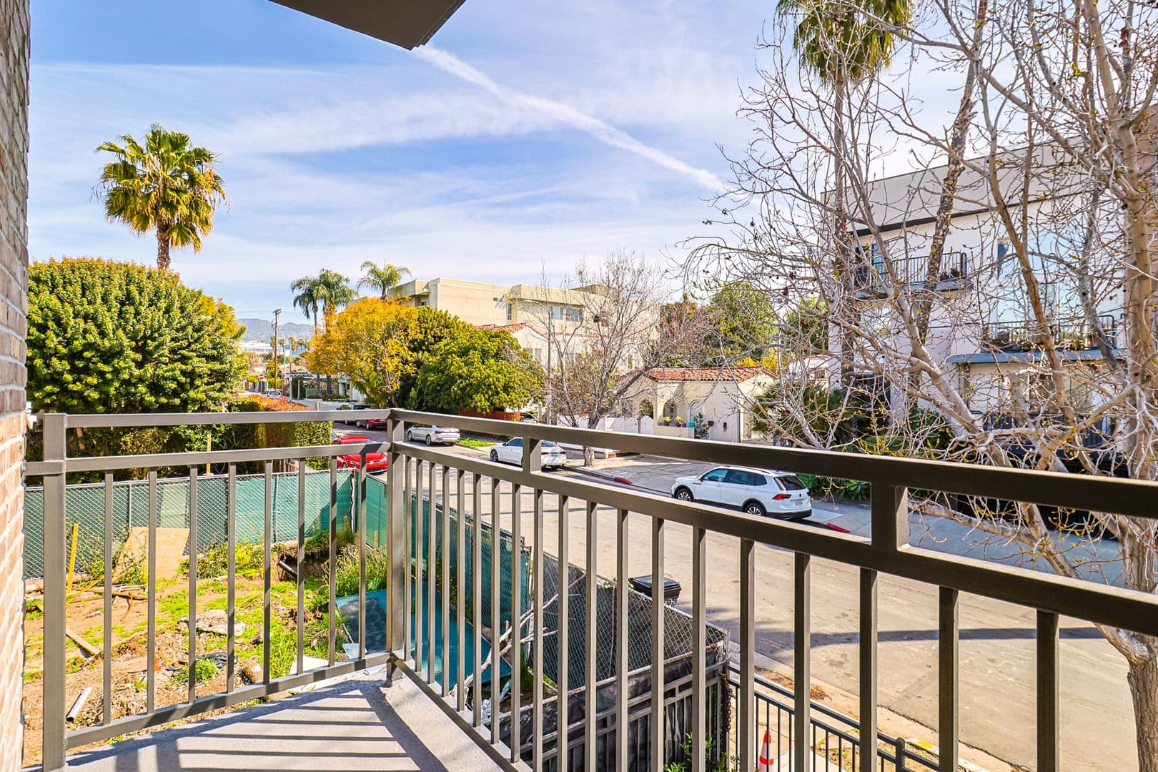 Los Angeles Apartment: 1227 N June St