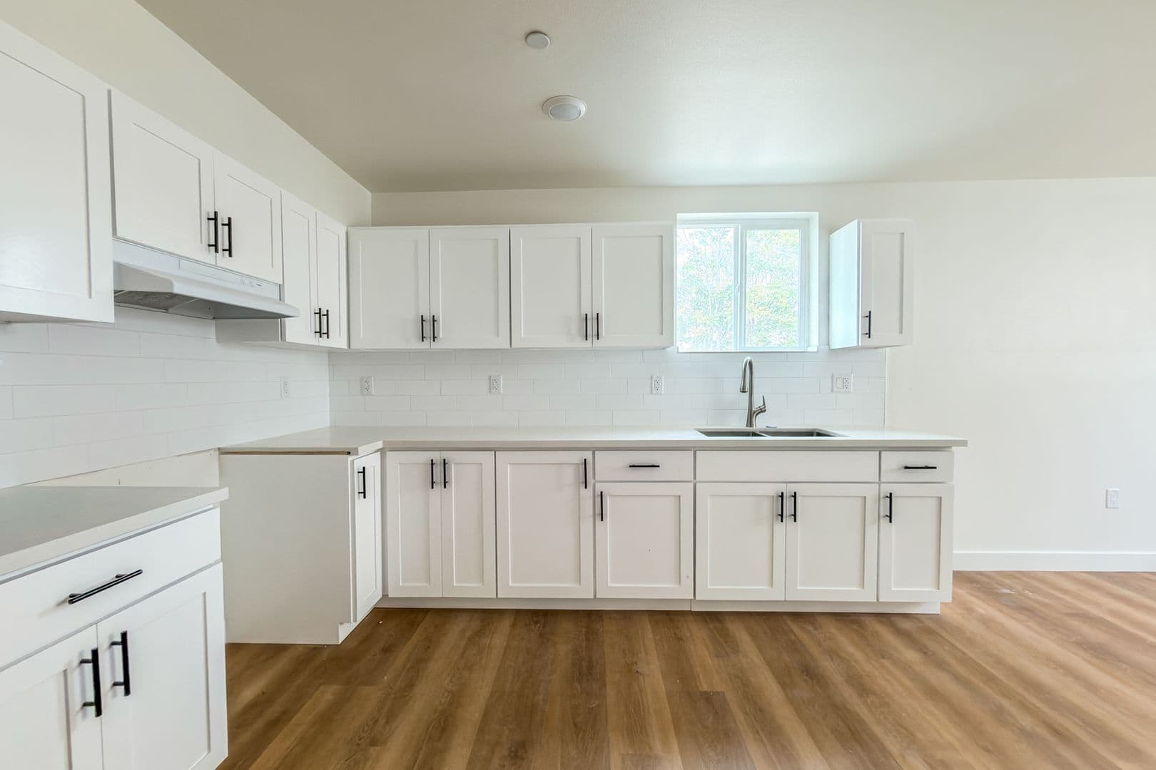 Los Angeles Apartment: 4323 Honduras St