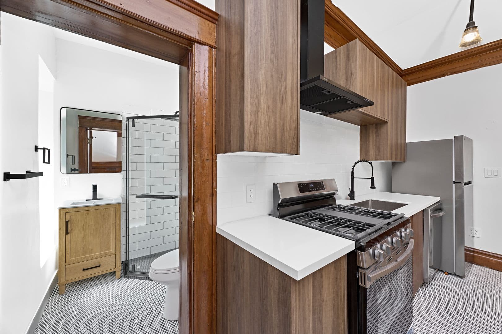 Los Angeles Apartment: 2703 Raymond Ave