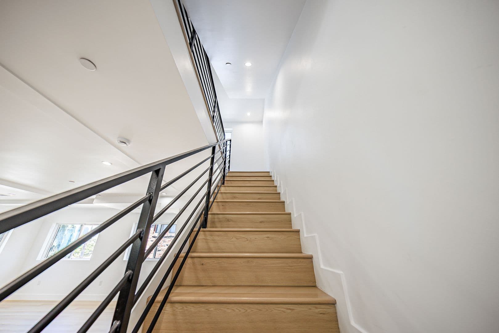 Los Angeles Apartment: 1259 S. Longwood Ave