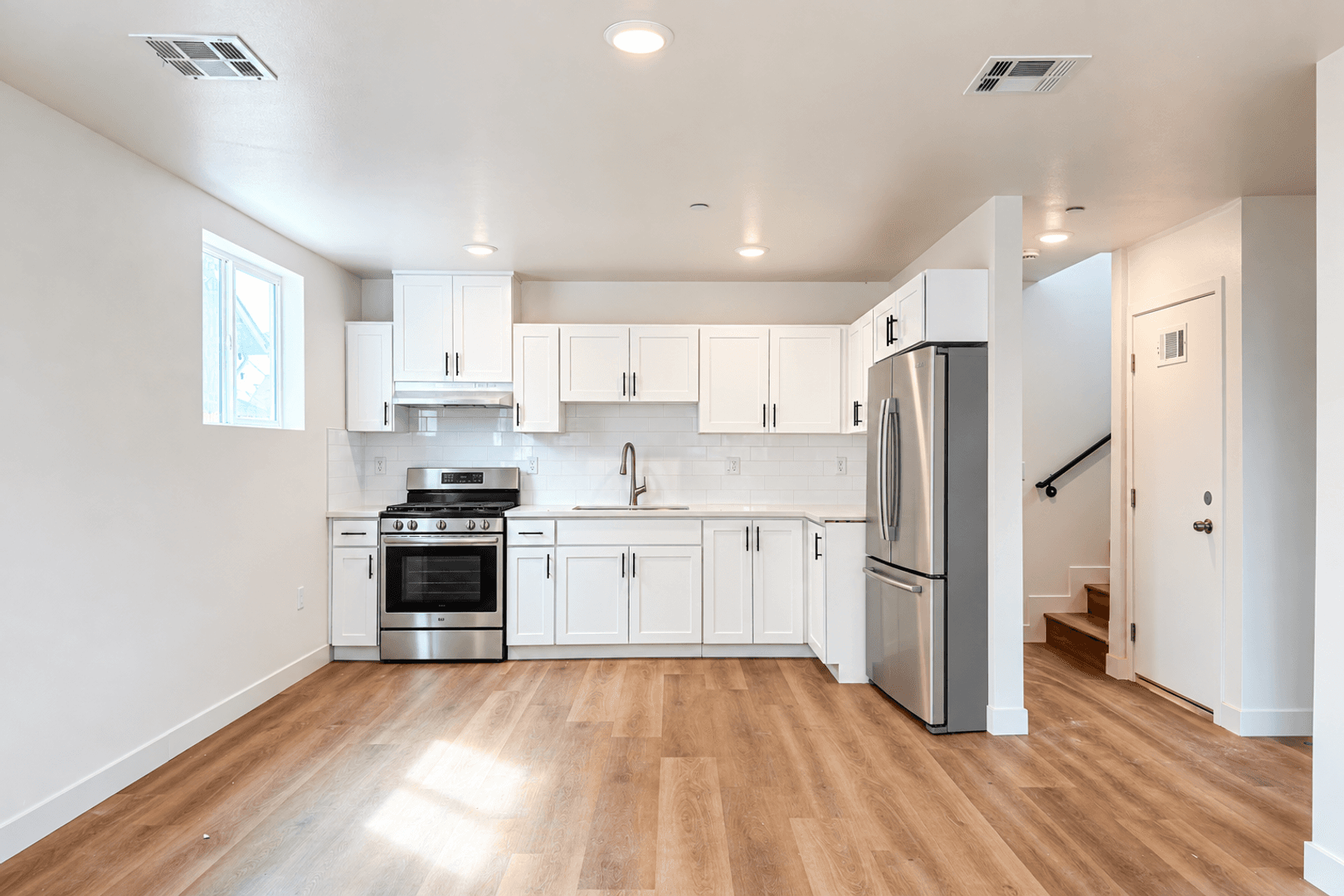 Los Angeles Apartment: 4323 Honduras St