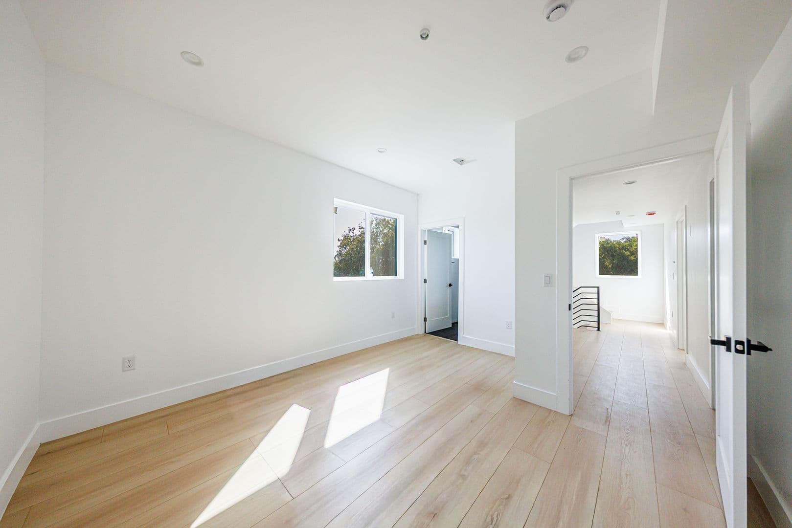 Los Angeles Apartment: 3442 West Blvd